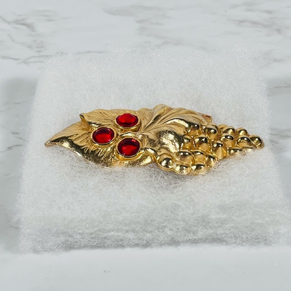 Vintage Leaf Brooch with Red Grape Accents - Picture 6 of 10